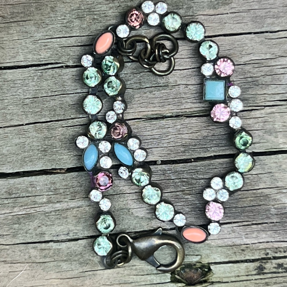 Sweet pastel Sorrelli bracelet